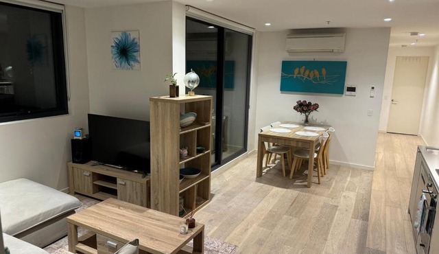 City Fringe Oasis - Pool, Gym & Car Park