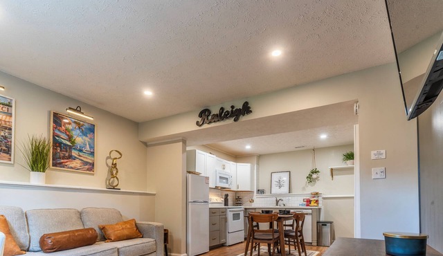 City Fun, Modern 1BR Near Downtown Raleigh