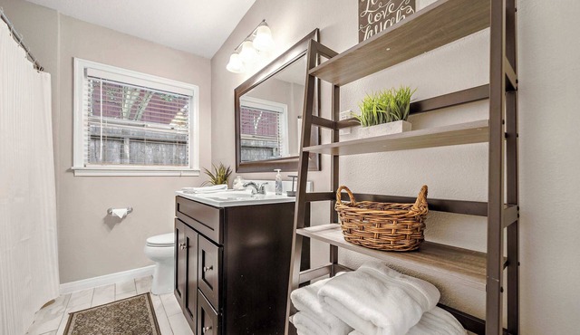 City Gateway Rental:3BR Remodel |WiFi|Hobby Access