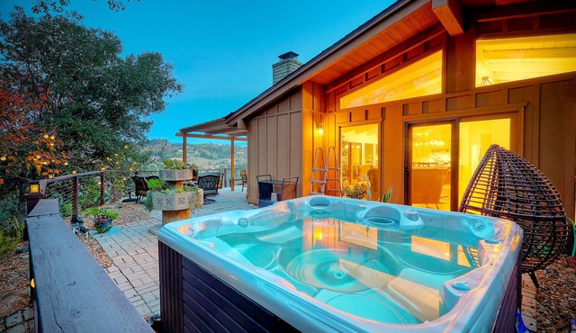 City Getaway | Hot Tub | Fire Pit | Game Room | BBQ | Hiking Trails | Vineyard Views | B-Ball