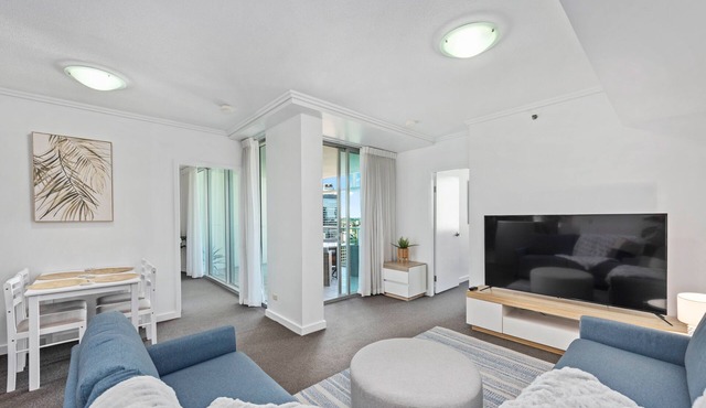 City Heights! 2Bed/1Bath/1Car/Views ~ CBD