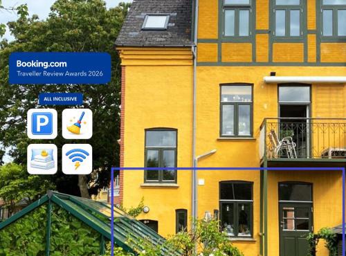 City House with Terrace, Garden and Free Parking