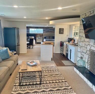 City light views getaway close to top ski resorts