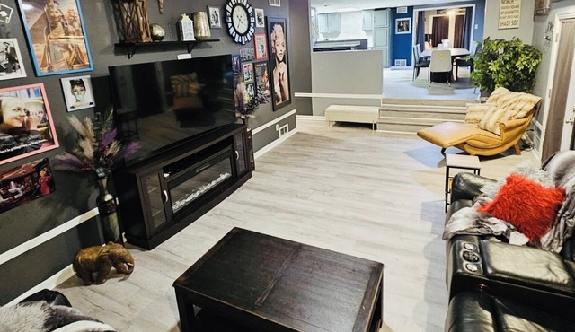 City Living—sleeps 12 n15-20 mins from Acrisure Stadium, PNC Park, Mt Washington