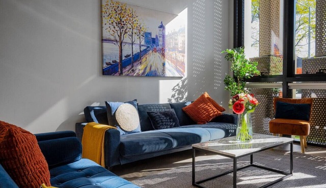 City Meets Bay I Resort Style I 4-Level I Rooftop