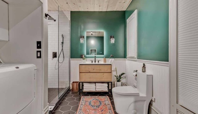 City Oasis Awaits Cozy DT Home With Hot Tub Vikings