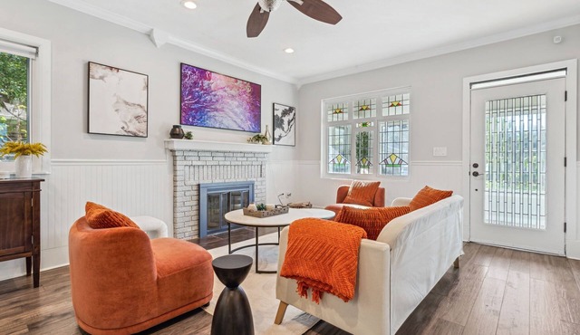 City Oasis - Centrally located, family-sized house w/pool & sun room