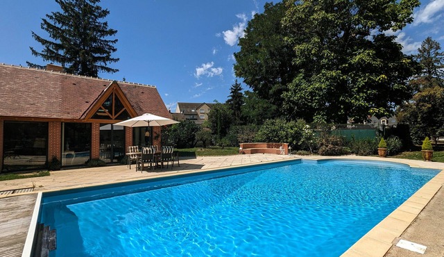 City Oasis with Private Pool and Parking in Central Châteauroux