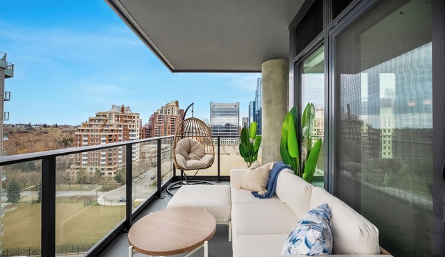 City Sophistication w 2 BR River View, Parking, Office