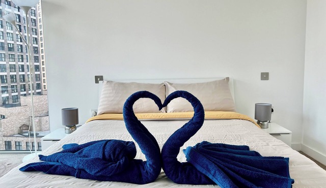 City & View 2 bedroom 3 bathroom apartment 5 min from tube