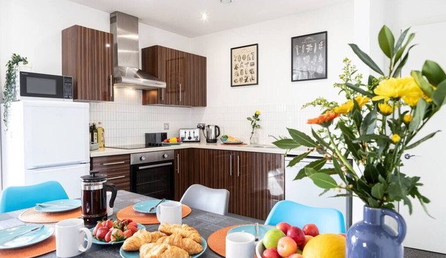 City View Apartment | FREE Parking | Balcony