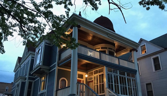 City View Condo | Historic Victorian Apartment