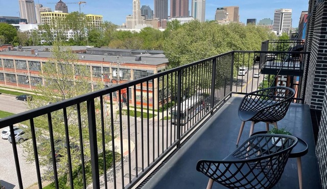 City View Designer | Balcony | Elevator | Garage!