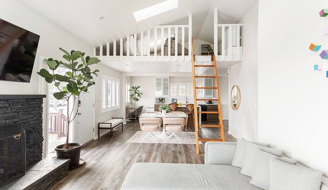 City View Home w/Fireplace & Home Theater - 5 min walk to Ferry via Downtown SEA