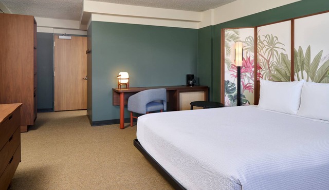 City View King, Japanese Garden Views, Poolside Relaxation, Close to Waikiki