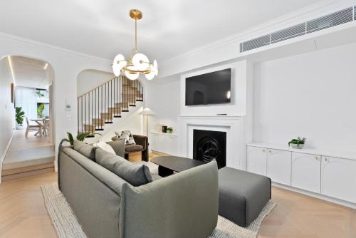 City-View Retreat with Tranquil Rooftop Spa