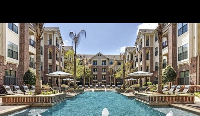 City-View Spacious full apartment|Pool & Gym| Memorial City