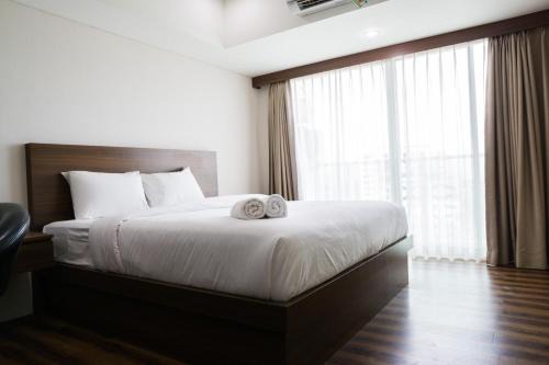 City View Studio Apartment at Tamansari La Grande By Travelio