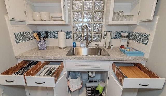 City View Suite Unit #6 -2 BR 1BA in serene Fairport Harbor