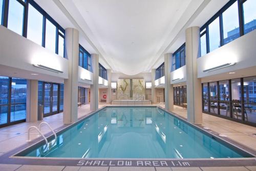 City View Towers - Steps to CN Tower - Indoor Pool - Save on 4 weeks stay in February