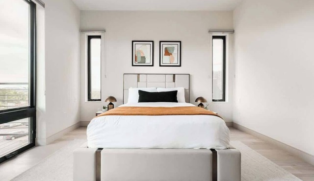 City Views! | Chic Jefferson Park Condo | Tesoro