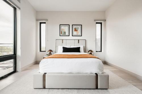 City Views! - Chic Jefferson Park Condo - Tesoro