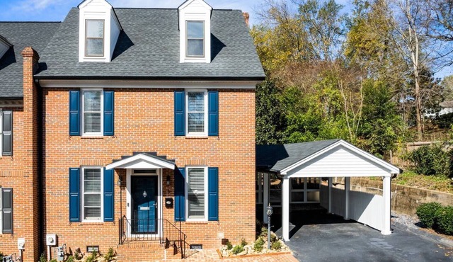 City Views~ Walk downtown, near Tennis & Riverwalk