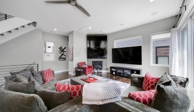 City Views - Walking Distance to Panthers Stadium