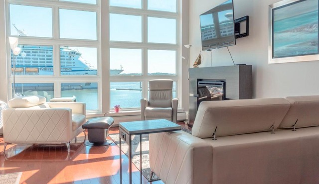 CITY WATER FRONT CONDO, SPA & MARINA!