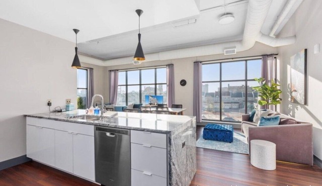 Cityscape Apartment w/Terrace - Leonard Luxury Apartment