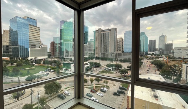 Cityscape Views at America Airline Center W/Free Parking/Stars, Mavs, Concerts