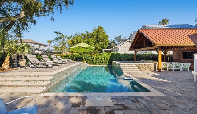 Cityside Sanctuary: Pool, Game Room, Steps to Town!