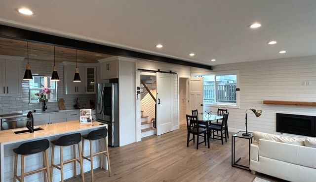 CityView Landing by Urban Upscale