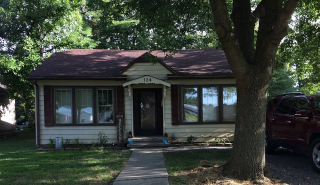 CJ's House/ Whole House close to everything.