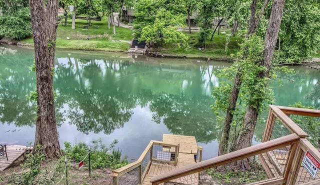 CL 954 River Cliff Retreat