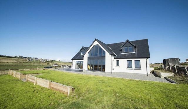 CLACH GORM, pet friendly, with open fire in Stornoway