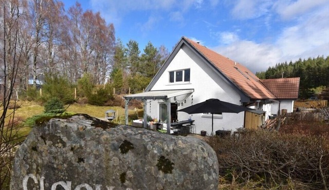 CLACH MHOR AND ANNEX, pet friendly, with open fire in Aviemore