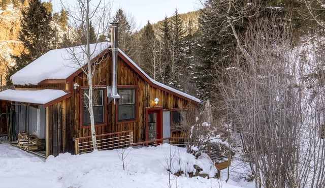 Claimjumper Creekside Cabin Retreat