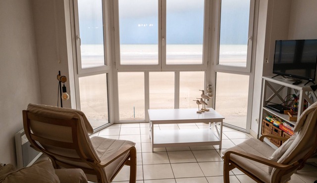 Clair de Dunes, sur la Digue Sans Voitures, les Pieds Dans L'eau