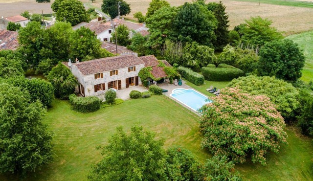 Claire Barn - Three Bedroom Villa, Sleeps 6