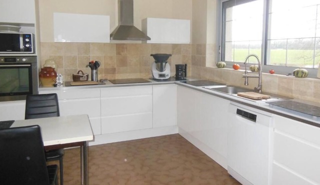 Claire room, king-size bed or twin beds, fast Wi-Fi, private bathroom with WC