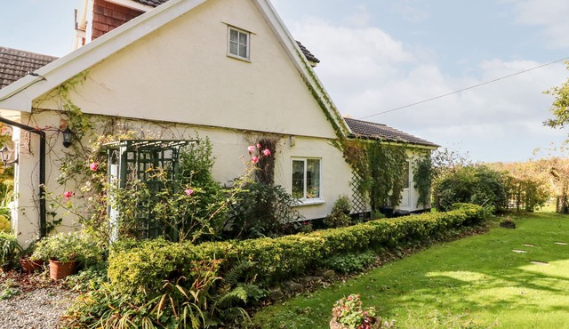 CLAIRE'S COTTAGE, family friendly, with a garden in Kilkhampton
