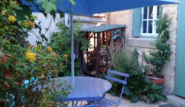 Claire s' house in medieval village couze near river Dordogne with your pets
