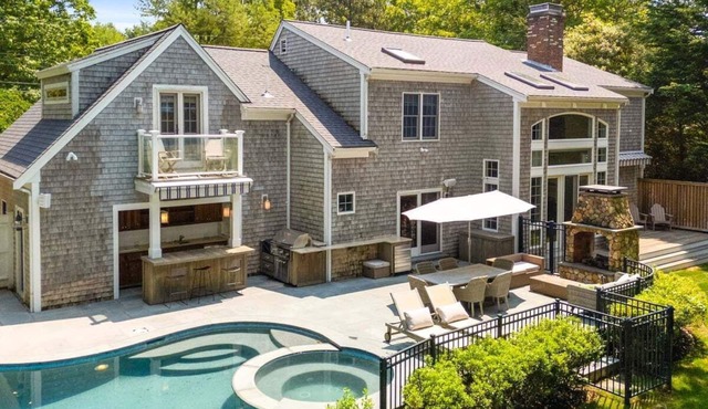 Clams & Shells: 252-Co High End Cotuit Waterfront, Pool & Dock, Bring your Boat!