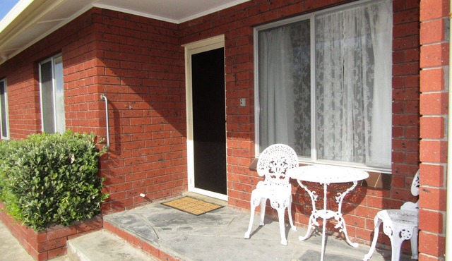 Clan Ranald Unit 1 ~ Short walk to all amenities! UNLIMITED FREE WI-FI!