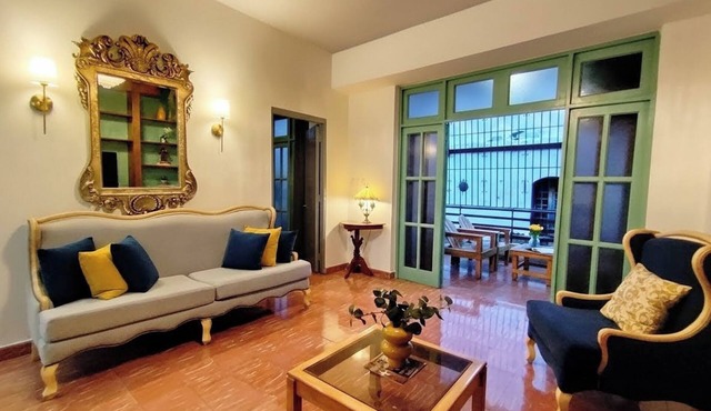 Claninn: Apartment in the historic center, huge balcony with nice view