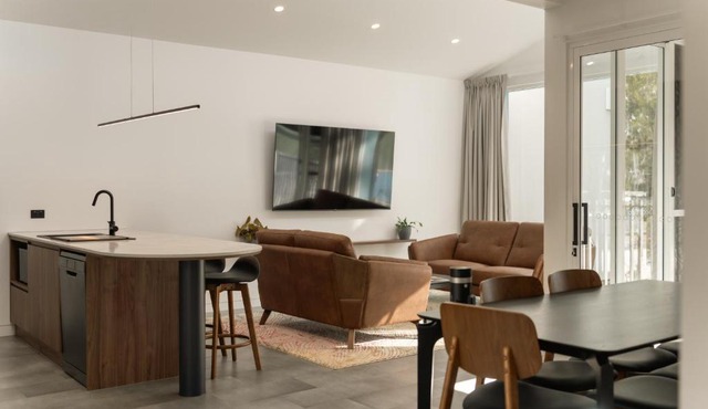 Clare Hillside Apartments