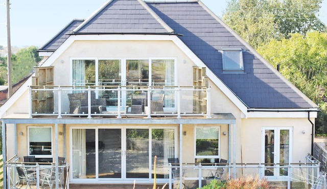 Claremont Beach House - Luxurious Contemporary Beach House on Kent's South Coast