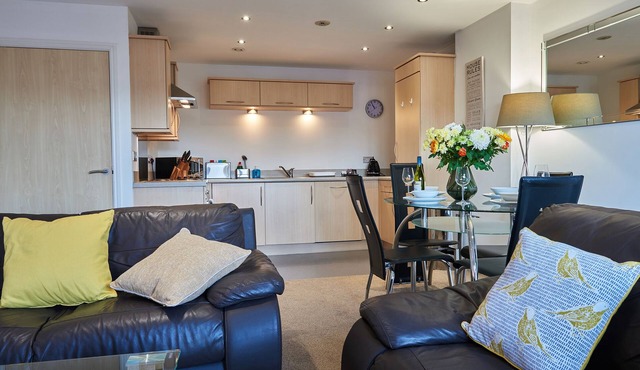 Clarence Court - Free Parking, W-Fi & Netflix