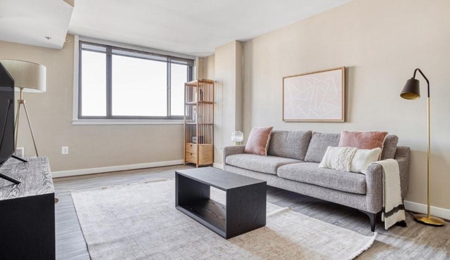 Clarendon 1BR w Gym WD Doorman nr Metro WDC-349